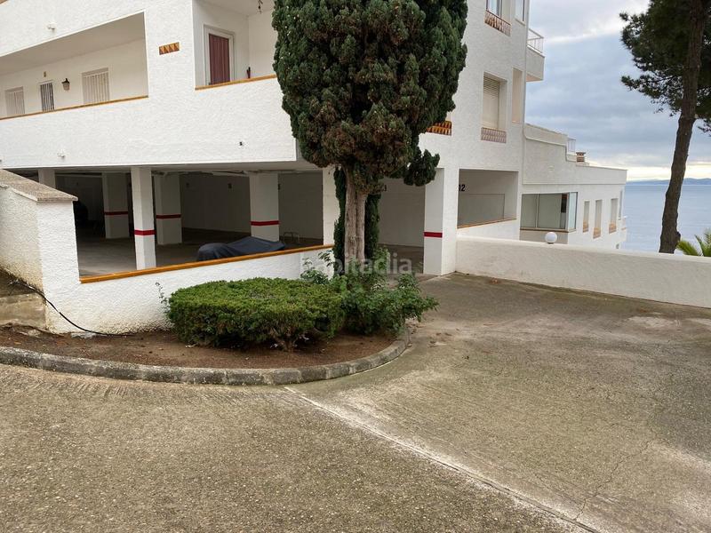 Foto dabd37bf-9733-429c-80b0-01e39f740eac. Parking coche en Centre Roses