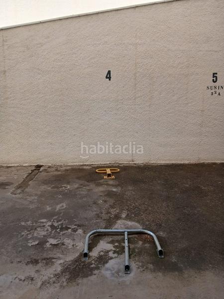 Foto a5cb1249-9392-4e0a-be4e-965069e8a8f4. Parking voiture dans Centre Roses