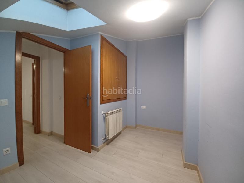 Foto b4848d4d-c562-4a67-b5c8-66ce87cf43b1. Zweistöckige wohnung mit heizung in Centre Salt