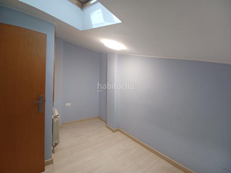 Foto b92239a9-7524-41da-9ad2-5628f102c640. Zweistöckige wohnung mit heizung in Centre Salt