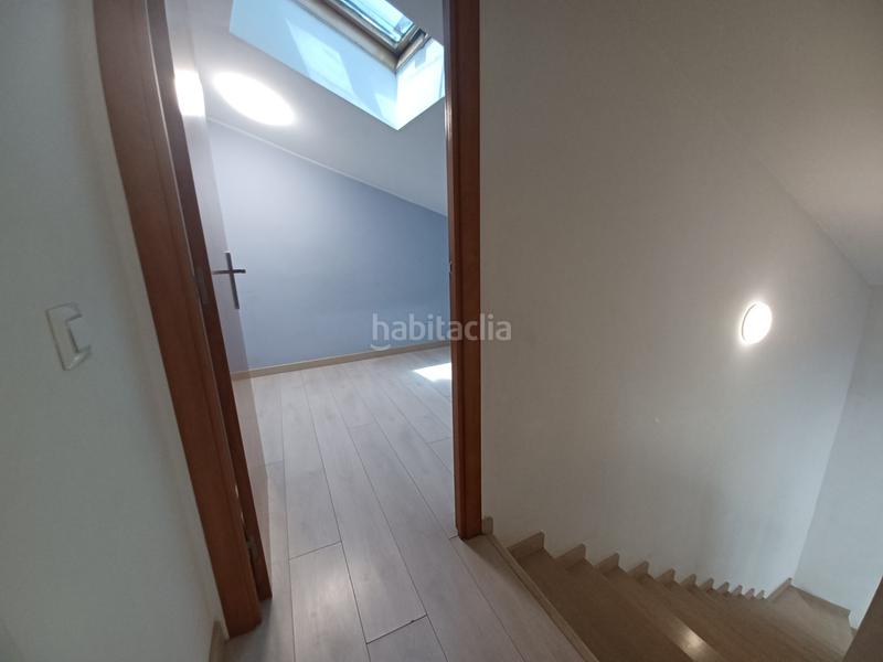 Foto d5aafa31-b33d-4f80-b6cc-15e47bd7d6f7. Zweistöckige wohnung mit heizung in Centre Salt