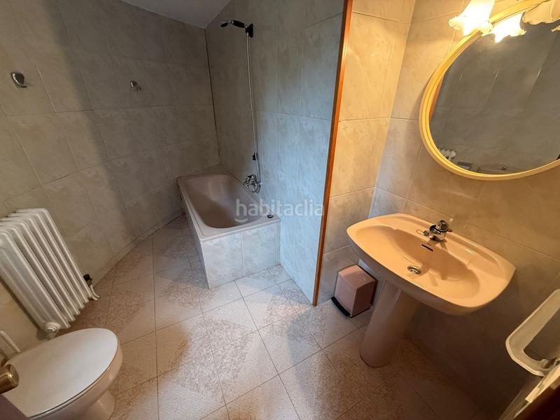 Foto aaaddd79-0166-487a-bf3f-07a7e56a2a39. Casa adossada amb calefacció aparcament a Montjuïc Girona