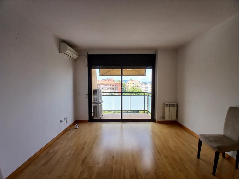 Foto f4c71c9e-6344-467e-a905-4769972266b0. Estudi amb calefacció aparcament a Eixample Sud-Migdia Girona
