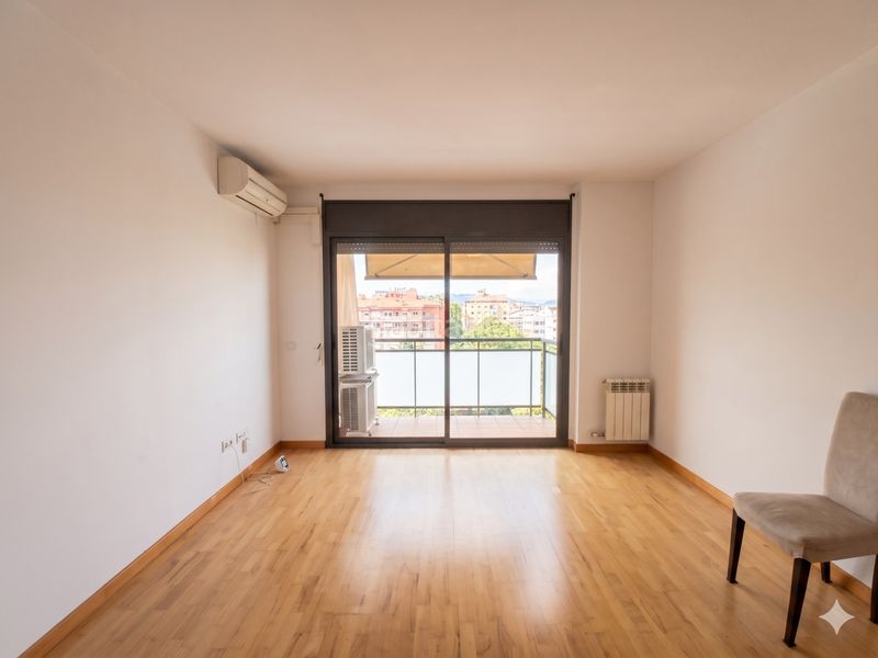 Foto 400526f0-3755-4be3-bb0e-36f263abb572. Estudio en Eixample Sud-Migdia Girona