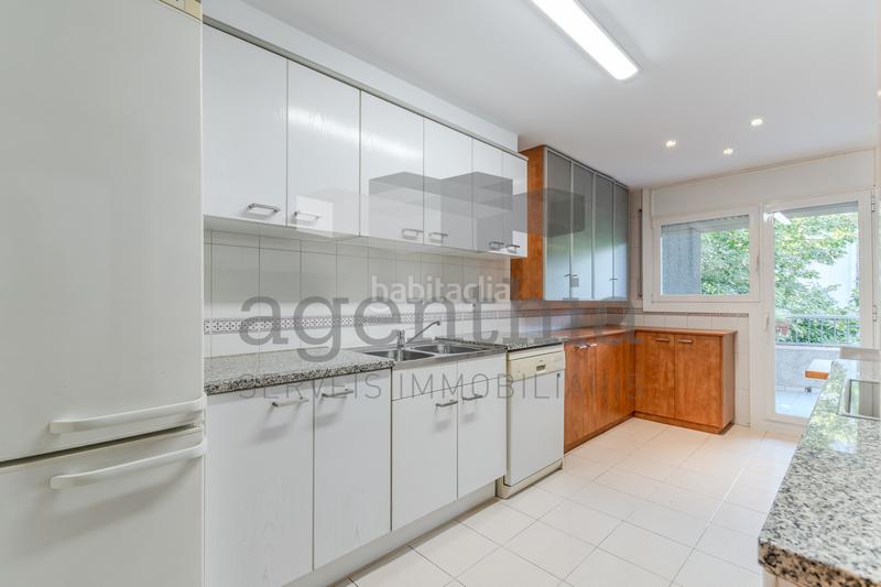 Foto 08cc8ca6-1d5b-484e-85f7-e1589208660c. Appartamento con riscaldamento parcheggio in La Devesa Girona