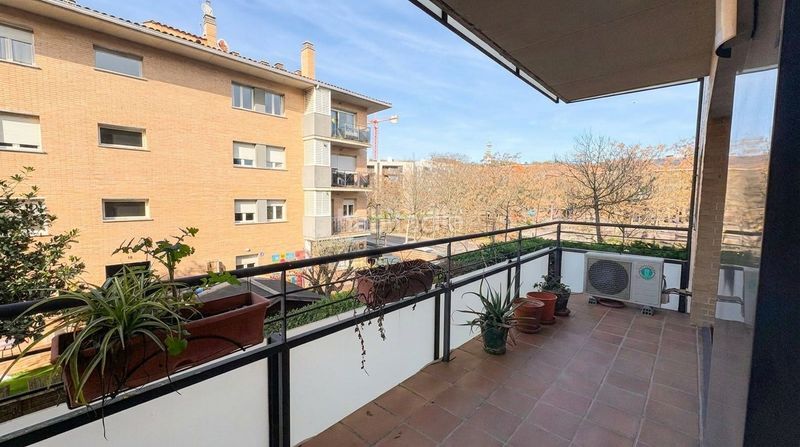 Foto e81c8a66-f22e-4b7d-8c3f-f59fdbedc48e. Pis amb calefacció aparcament a Montilivi Girona