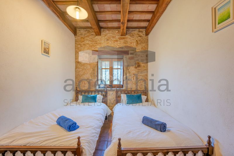 Foto 4295ecb5-95d6-4856-9d2a-53f96b5c6d18. Casa aparellada amb calefacció a Sant Daniel Girona