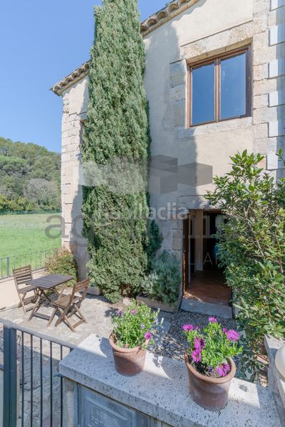 Foto 454b8319-5567-40e7-9279-7d0cf1376341. Casa aparellada amb calefacció a Sant Daniel Girona