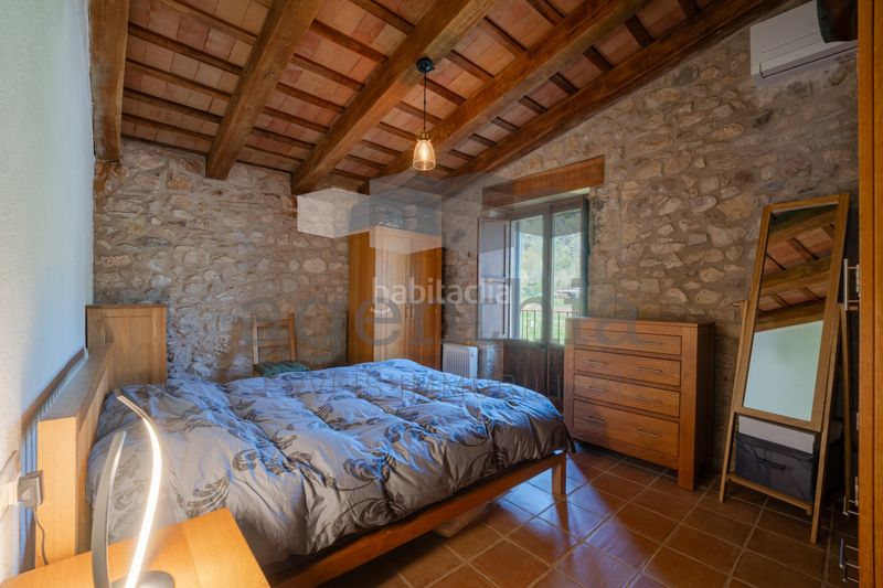 Foto 8a8575d3-14cb-4103-bc87-e682679cb09e. Casa aparellada amb calefacció a Sant Daniel Girona