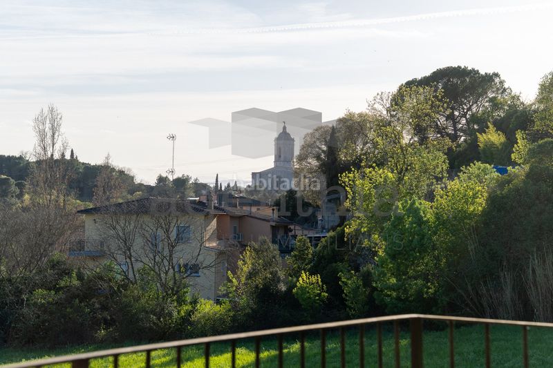 Foto 9e1d1f48-20ff-47d2-8099-87fb8c7dd371. Casa aparellada amb calefacció a Sant Daniel Girona