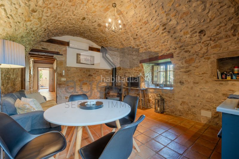 Foto a0654169-3672-4135-b5fb-b06c4af3dc7d. Casa aparellada amb calefacció a Sant Daniel Girona