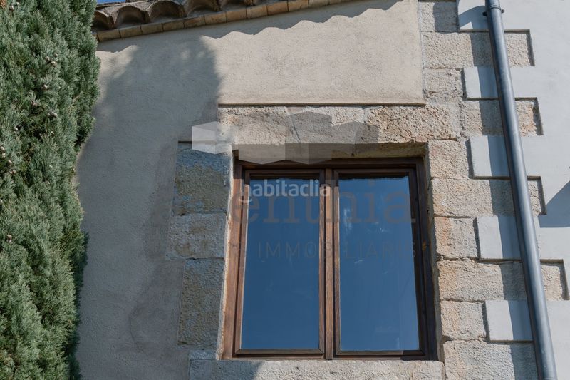 Foto b2d2d219-9349-4410-8e10-366fec275eec. Casa aparellada amb calefacció a Sant Daniel Girona