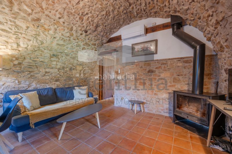 Foto b52457c6-a62e-455d-b645-cf2d460c983d. Casa aparellada amb calefacció a Sant Daniel Girona