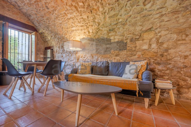 Foto b8ce0178-2fbf-40d7-91a9-f3c69e4a2d7b. Casa aparellada amb calefacció a Sant Daniel Girona