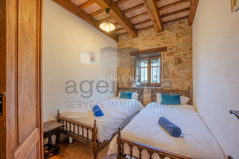 Foto d132c46b-e2a9-4022-9df5-29e3c6bbf38b. Casa aparellada amb calefacció a Sant Daniel Girona
