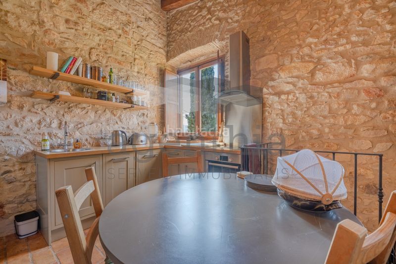 Foto d2fa6597-c03a-473c-ae22-b51998456e54. Casa aparellada amb calefacció a Sant Daniel Girona