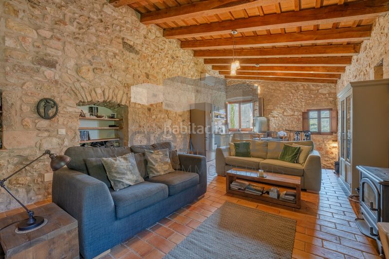 Foto df57895e-afcb-4a61-873f-40851aaa10c1. Casa aparellada amb calefacció a Sant Daniel Girona