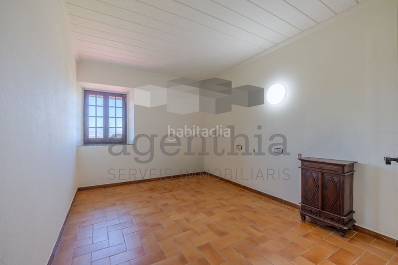 Foto b12a7050-e4d4-4983-9514-95ee2141ab28. Masia amb calefacció aparcament a Palau Girona
