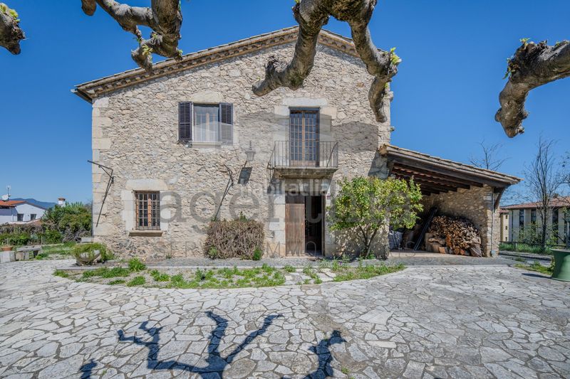 Foto e9835814-b5fc-4620-8677-5b5f3e71bb33. Masia amb calefacció aparcament a Palau Girona