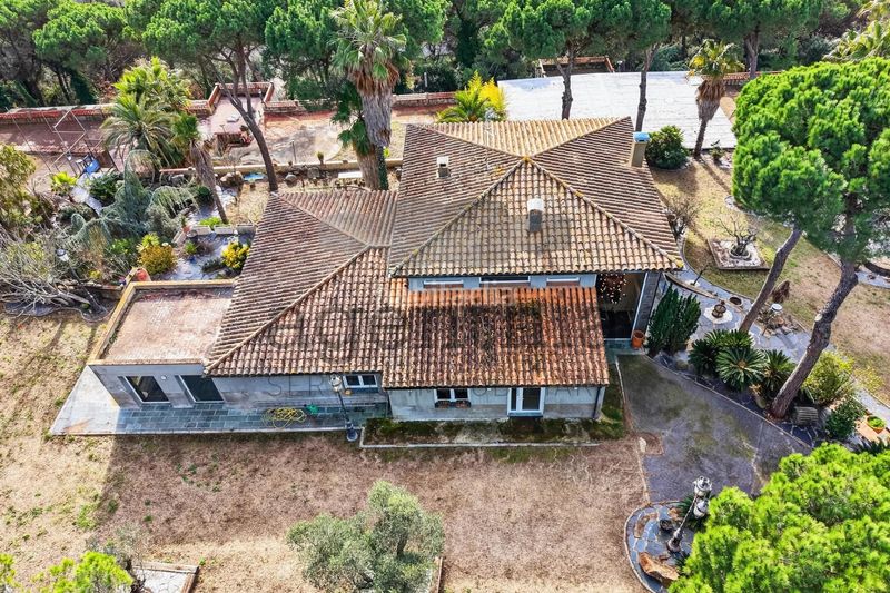 Foto 16920fc4-8e70-456b-95e7-2cc1b788fd36. Casa amb calefacció aparcament piscina a Llambilles