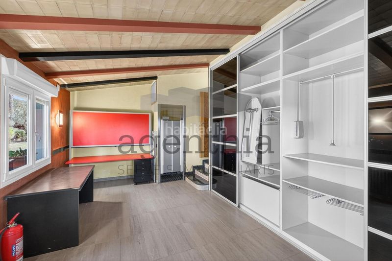 Foto 33e4c2ea-b580-42fc-aad2-3ae8bed298a2. Casa amb calefacció aparcament piscina a Llambilles