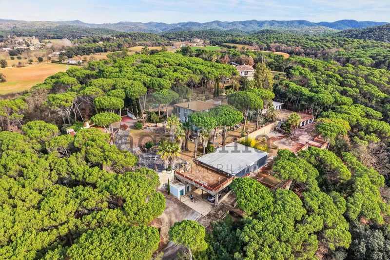 Foto ae621e85-e3ce-4407-8231-e79eea6385fd. Casa amb calefacció aparcament piscina a Llambilles