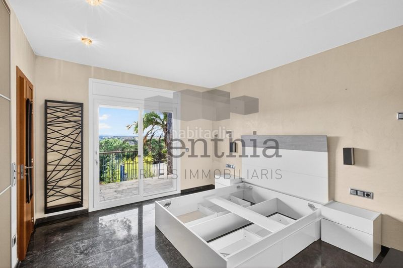 Foto d3b6237b-2dc0-4877-bd1f-d2e901848673. Casa amb calefacció aparcament piscina a Llambilles