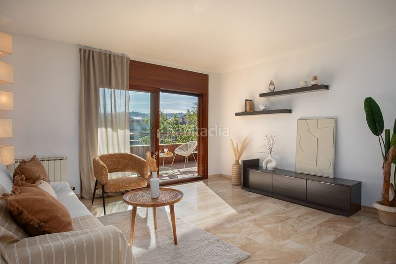 Foto 5e2bf91f-9a94-4f0b-9f44-3aab4a87da42. Pis amb calefacció aparcament a La Devesa Girona