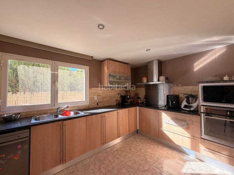 Foto d5e3d22b-4e12-48f9-81c3-87c202806437. Casa aparellada amb calefacció aparcament a Vilablareix