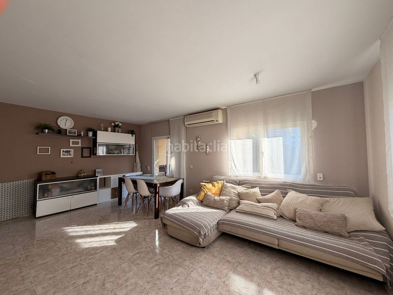 Foto d792fd34-e549-4f38-9f11-16587a440861. Casa aparellada amb calefacció aparcament a Vilablareix