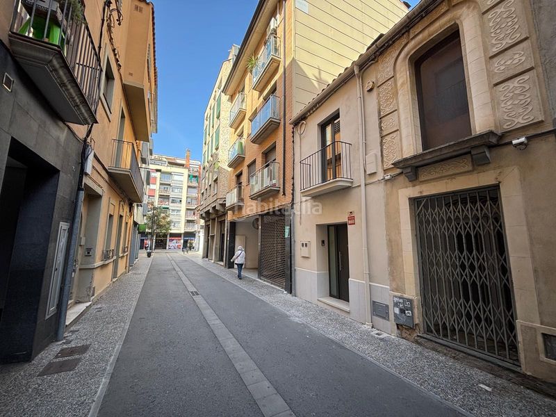 Foto 6b1836de-ccc5-4aae-a128-94ec11c083f4. Casa aparellada amb calefacció a Eixample Nord Girona