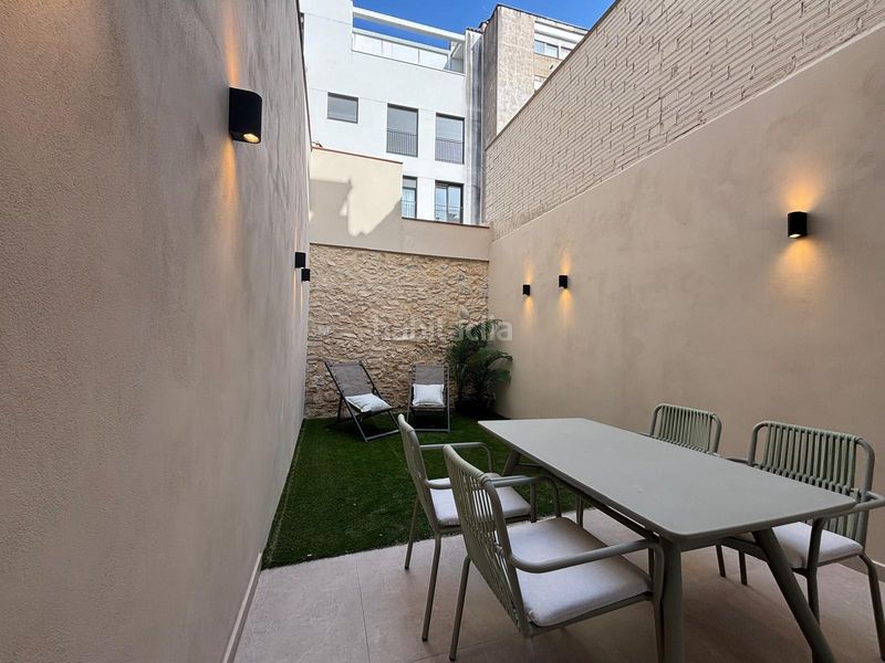 Foto b0178200-d67f-46f0-8c07-4f41ba734255. Casa aparellada amb calefacció a Eixample Nord Girona
