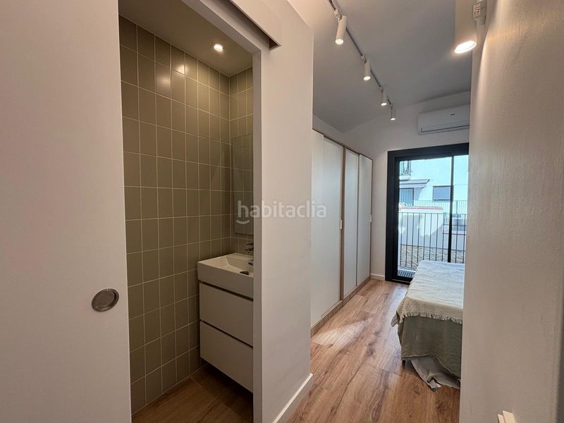 Foto e6e9ef86-cd95-4d92-9d1f-81b154e67b2e. Casa aparellada amb calefacció a Eixample Nord Girona