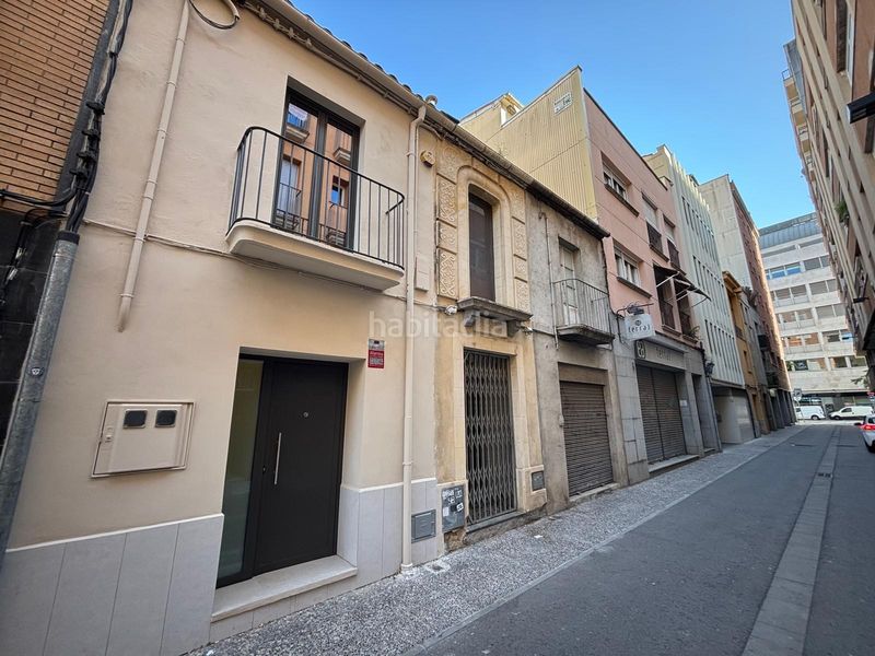 Foto eea0b924-7400-4b20-91c7-3088abca6fbf. Casa aparellada amb calefacció a Eixample Nord Girona