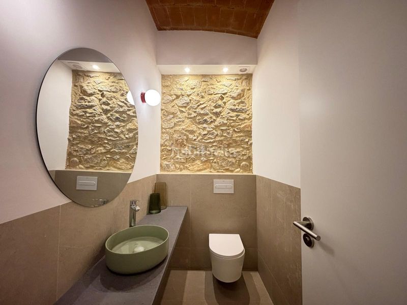 Foto 11bbe261-78fd-480c-a856-f7e5f3894e2a. Casa pareada en Eixample Nord Girona