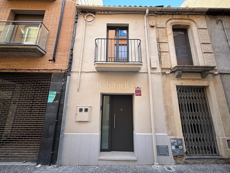 Foto 31647b0b-46e6-48d8-ae46-44f19a217262. Casa pareada en Eixample Nord Girona