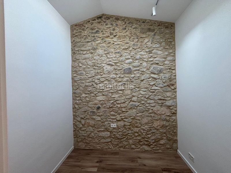 Foto 455b1a07-e6c6-40cd-996b-e398dd6bf4fe. Casa pareada en Eixample Nord Girona