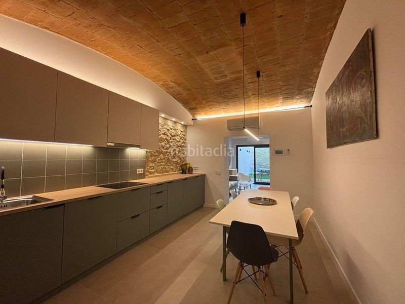 Foto 5b2540e2-6af4-4196-af9f-7a0390a16210. Casa pareada en Eixample Nord Girona