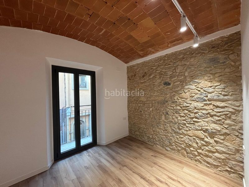 Foto b7e7e8e6-7054-406f-a2ac-e260e6e5ae42. Casa pareada en Eixample Nord Girona