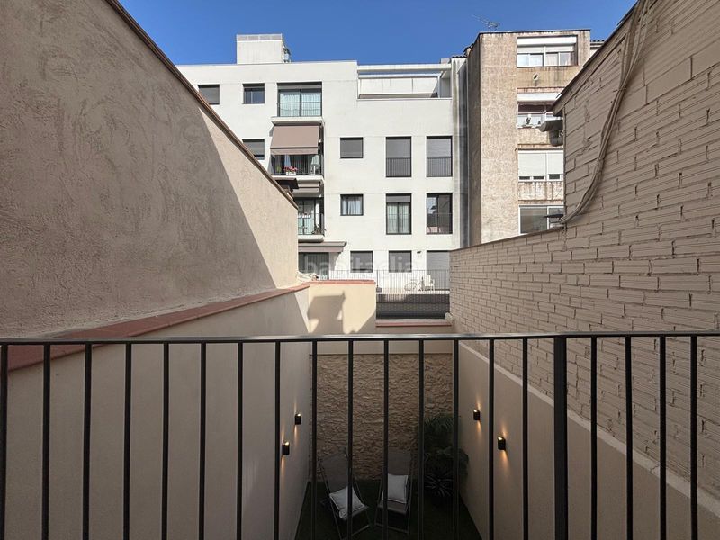 Foto eacf7f1a-3286-4c36-b48f-8747a1774b0e. Casa pareada en Eixample Nord Girona