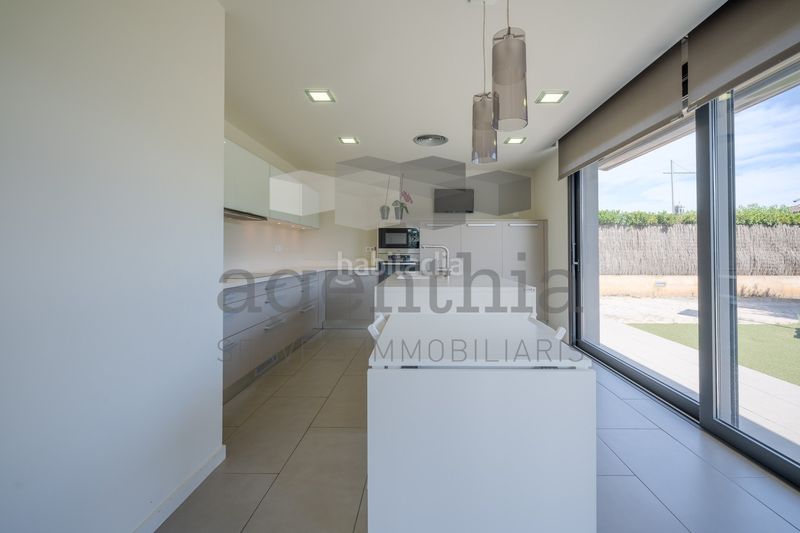 Foto f3b80242-0e98-4d3c-905a-acdfa9fb0d46. Casa amb calefacció aparcament a Vilobí d´Onyar