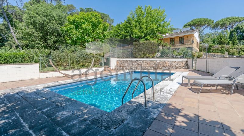 Foto b3c24ed9-d472-4c47-831d-6522f25cb377. Casa amb calefacció aparcament piscina a Quart