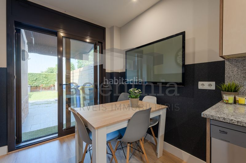 Foto 2eaab970-fffb-414d-9412-34d1095f4319. Semi detached house with heating parking in Aiguaviva