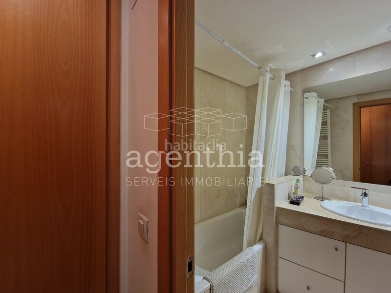 Foto 0cdedeae-971a-455a-834a-3b4efd51c871. Pis amb calefacció aparcament piscina a Eixample Sud-Migdia Girona