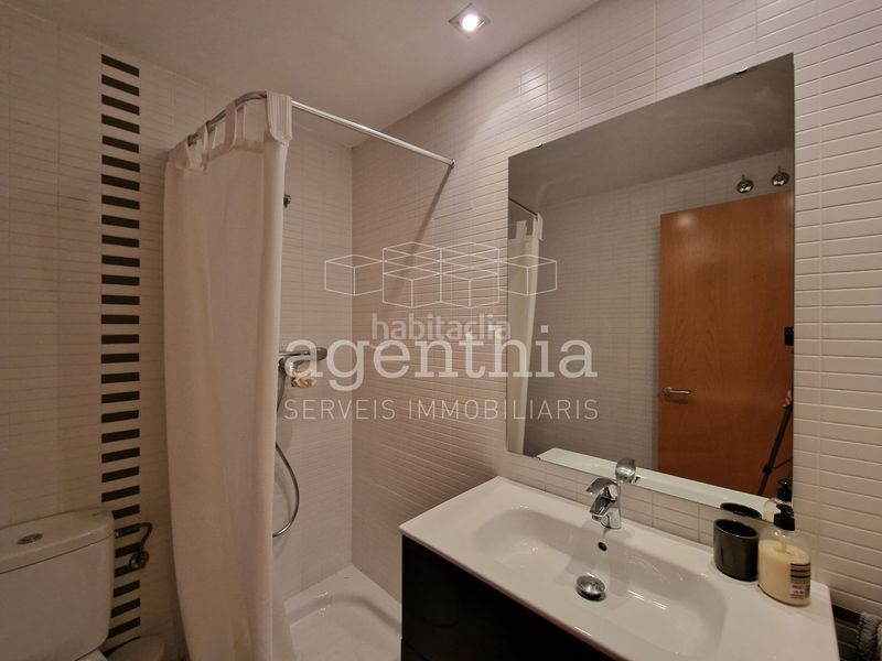 Foto 4dfe4b9b-ab2a-40ac-8f79-c7b9de8a242e. Pis amb calefacció aparcament piscina a Eixample Sud-Migdia Girona