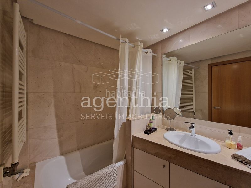 Foto 7b5dd5d3-96a8-4220-8ef3-210bbab8fe94. Pis amb calefacció aparcament piscina a Eixample Sud-Migdia Girona