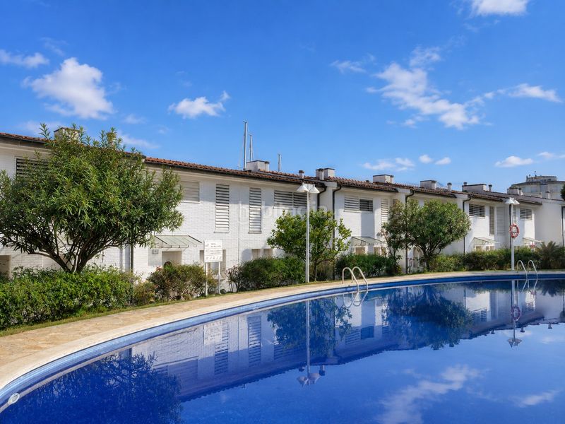 Foto 0b997b3f-29e8-4869-89b8-7a1fc478604b. Casa adossada amb piscina a Port d´Aro Platja d´Aro