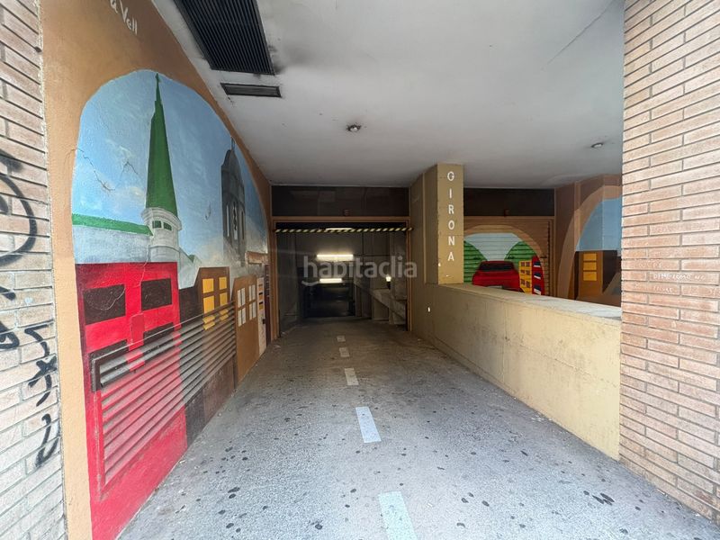Foto a6e2d22d-0c9c-40ce-8ce1-272626e35957. Aparcament cotxe a Eixample Nord Girona