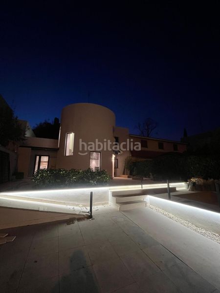 Foto 067321ff-1555-4bd0-ac22-17fa62e0ec15. Casa adossada amb calefacció aparcament piscina a Madrid