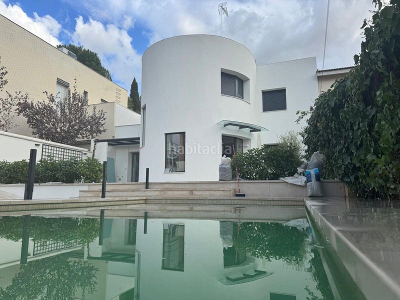 Foto 89c1ae63-f742-4527-8dc6-41b1d757b46d. Casa adossada amb calefacció aparcament piscina a Madrid